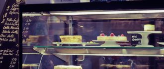 Как выбрать кондитерскую витрину для пекарни: советы и ошибки новичков